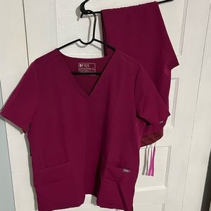 Figs Scrub set in color Magenta